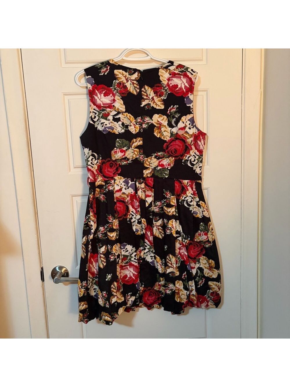 Suzy Shier Floral Pleated Dress – Size L – Sleeveless A Line - Picture 13 of 13